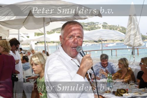 St Tropez 3 augustus 2007
Jan des Bouvrie viert zijn 65 e verjaardag bij Tropezina . Harry Mens zingen
