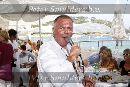 St Tropez 3 augustus 2007
Jan des Bouvrie viert zijn 65 e verjaardag bij Tropezina . Harry Mens zingen