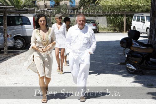 St Tropez 3 augustus  2007
Harrie Mens met zijn dochters Marlous Suze en ex vrouw Suze.