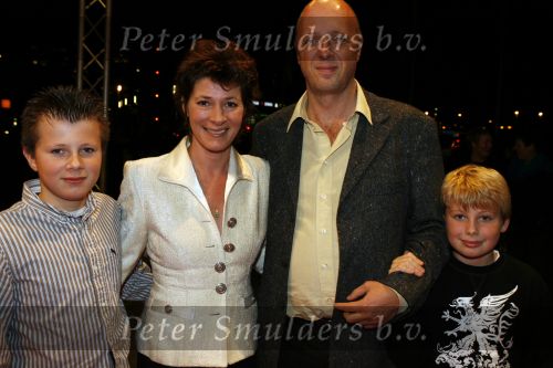 Rotterdam 26 oktober 2006
Premiere Holiday on ice in ahoy.
Haye v d Heyden  met vrouw en kinderen