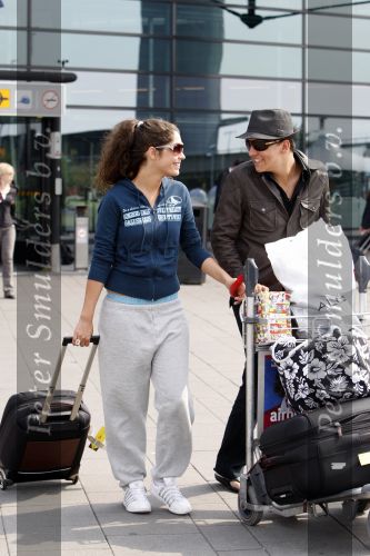 Schiphol 6 augustus 2007
Jan Smit en Yolanthe Cabau v Kasbergen komen terug op schiphol van hun reis naar India de Malediven en New York.
Peter Smulders bv