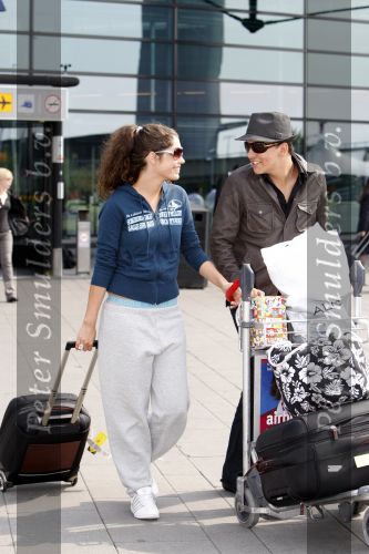 Schiphol 6 augustus 2007
Jan Smit en Yolanthe Cabau v Kasbergen komen terug op schiphol van hun reis naar India de Malediven en New York.
Peter Smulders bv