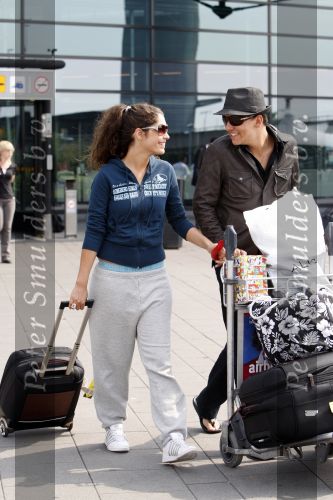 Schiphol 6 augustus 2007
Jan Smit en Yolanthe Cabau v Kasbergen komen terug op schiphol van hun reis naar India de Malediven en New York.
Peter Smulders bv