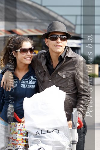 Schiphol 6 augustus 2007
Jan Smit en Yolanthe Cabau v Kasbergen komen terug op schiphol van hun reis naar India de Malediven en New York. Jan met hoed
Peter Smulders bv
