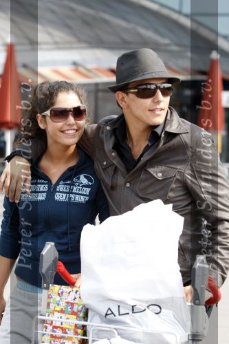 Schiphol 6 augustus 2007
Jan Smit en Yolanthe Cabau v Kasbergen komen terug op schiphol van hun reis naar India de Malediven en New York. Jan met hoed
Peter Smulders bv