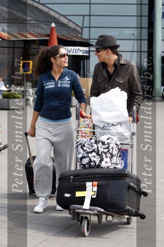 Schiphol 6 augustus 2007
Jan Smit en Yolanthe Cabau v Kasbergen komen terug op schiphol van hun reis naar India de Malediven en New York.
Peter Smulders bv