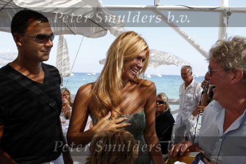 St Tropez 3 augustus 2007
Jan des Bouvrie viert zijn 65 e verjaardag bij Tropezina . Estelle Gullit met Ruud en Jan
