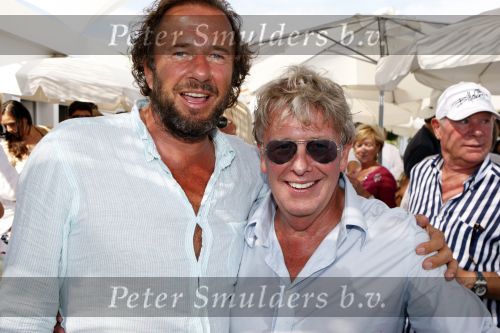 St Tropez 3 augustus 2007
Jan des Bouvrie viert zijn 65 e verjaardag bij Tropezina . Jan met Herman heinsbroek
