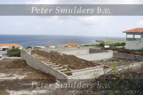Curacao 28 juli 2007
Jan des Bouvrie bouwt 3 villa\'s op coral estate.