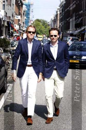 Amsterdam 31 juli 2007
Jort Kelder met een collega op de pc hooftstraat. Viktor en Rolf spannen rechtzaak aan tegen hen.