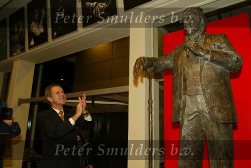 Sittard 15 januari 2003
Presentatie beeld Toon Hermans.
Aanwezig Maurice Hermans Gaby Hermans en ..... Hermans met hun dames. Jos Brink