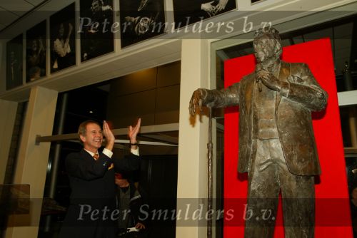 Sittard 15 januari 2003

Presentatie beeld Toon Hermans.
Aanwezig Maurice Hermans Gaby Hermans en ..... Hermans met hun dames. Jos Brink