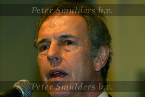 Sittard 15 januari 2003
Presentatie beeld Toon Hermans.
Aanwezig Maurice Hermans Gaby Hermans en ..... Hermans met hun dames. Jos Brink