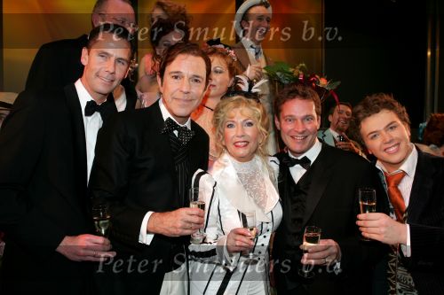 Eindhoven 21 november 2004
Premiere Hello Dolly in schouwburg Eindhoven.
 Jos Brink enWilleke Alberti Jamai en Roel Vente en Albert Verlinden