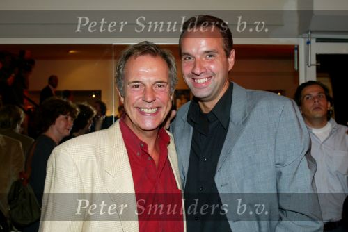 Amsterdam 22 september 2003
Premiere in de wolken met Johnny Kraaykamp jr en laus steenbeeke in het nieuwe de la mar theater
jos brink met zoon Paulv Ewijk


Peter Smulders bv