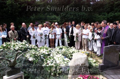 28 mei 1999
Begrafenis     Machielse met gelegenheidspastoor Jos Brink