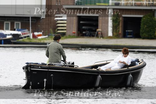 Amsterdam 9 augustus 2007
Leco v Zadelhoff aan het varen met boot . Yvonne Brandsteder en Nicolette zijn daarbij.