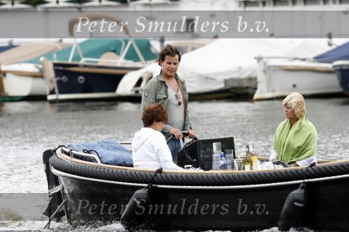 Amsterdam 9 augustus 2007
Leco v Zadelhoff aan het varen met boot . Yvonne Brandsteder en Nicolette zijn daarbij.