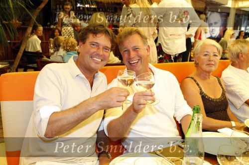 St Tropez 4 augustus 2007
Vrijgezellendag van Willibrord Frequin bij Tahiti Beach. vlnr    Johan Westermeijer Marcel Boekhoorn