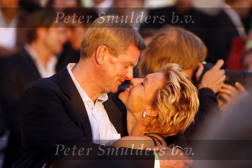 Scheveningen 1 juli 2007
Mariska v Kolck verliefd en kussend met haar man Knut.