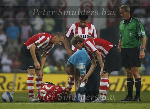 Eindhoven, 25 Augustus 2007 Eerste thuiswedstrijd Seizoen 2007/2008 PSV-NEC, eindstand 5-0
Mart v d Heuvel verzorgt Ibrahim Afellay verder op e foto Timmy Simons, Theo v Egmond en Carlos Salcido en Mike Zonneveld