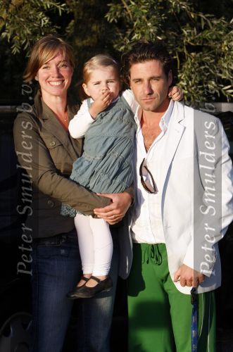 8 augustus 2007
Nienke Romer met man en dochter