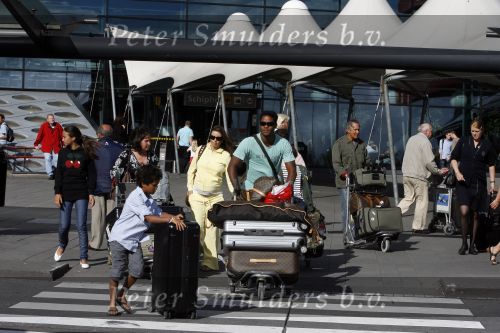 Schiphol 29 juli 2007
Patrick Kluivert en zij zwangere vriendin Rossana Lima komen terug met hun kinderen van vakantie op ibiza.