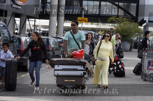 Schiphol 29 juli 2007
Patrick Kluivert en zij zwangere vriendin Rossana Lima komen terug met hun kindreen van vakantie op ibiza.
Peter Smulders bv