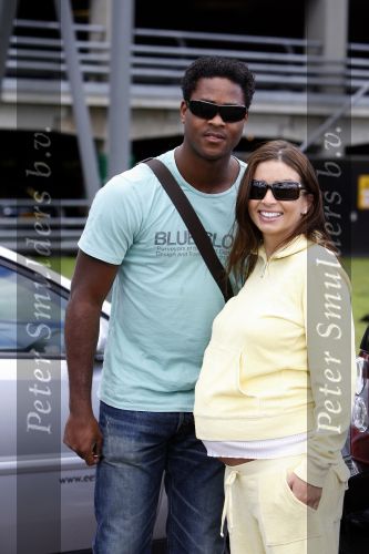 Schiphol 29 juli 2007
Patrick Kluivert en zij zwangere vriendin Rossana Lima komen terug met hun kinderen van vakantie op ibiza.