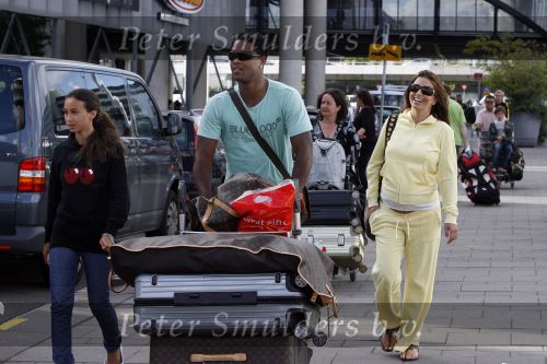 Schiphol 29 juli 2007
Patrick Kluivert en zij zwangere vriendin Rossana Lima komen terug met hun kinderen van vakantie op ibiza.