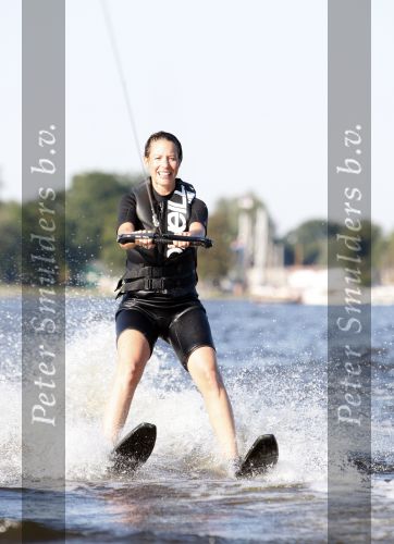 Loosdrecht 5 augustus 2007
Renee Vervoorn aan het waterskien op de Loosdrechtse plassen.
Peter Smulders bv