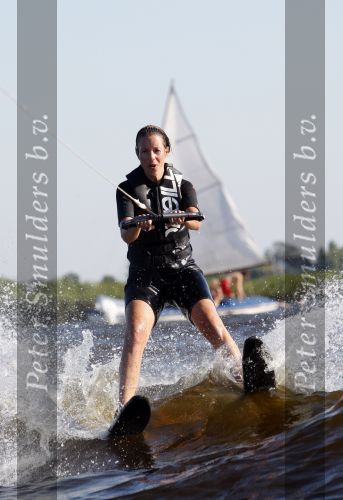 Loosdrecht 5 augustus 2007
Renee Vervoorn aan het waterskien op de Loosdrechtse plassen.
Peter Smulders bv