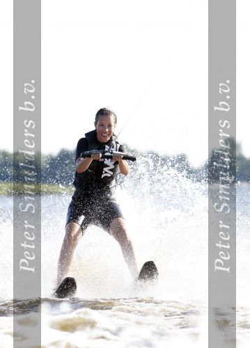 Loosdrecht 5 augustus 2007
Renee Vervoorn aan het waterskien op de Loosdrechtse plassen.
Peter Smulders bv