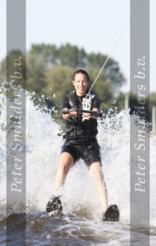 Loosdrecht 5 augustus 2007
Renee Vervoorn aan het waterskien op de Loosdrechtse plassen.
Peter Smulders bv