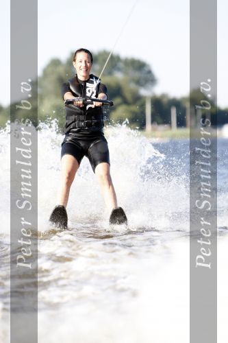 Loosdrecht 5 augustus 2007
Renee Vervoorn aan het waterskien op de Loosdrechtse plassen.
Peter Smulders bv