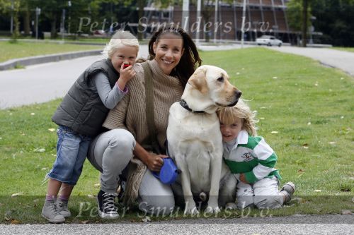 Amstelveen 9 augustus 2007
Renee Vervoorn met dochter Lisa en hond  Sumo ( hond van Anouk Smulders) bij de bosbaan.
Peter Smulders bv