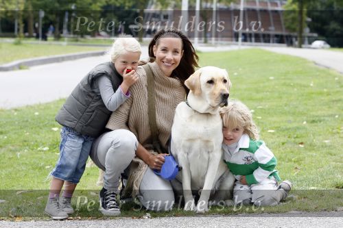 Amstelveen 9 augustus 2007
Renee Vervoorn met dochter Lisa en hond  Sumo ( hond van Anouk Smulders) bij de bosbaan.
Peter Smulders bv