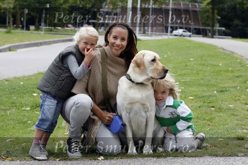 Amstelveen 9 augustus 2007
Renee Vervoorn met dochter Lisa en hond  Sumo ( hond van Anouk Smulders) bij de bosbaan.
Peter Smulders bv