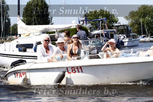 Loosdrecht 5 augustus 2007
Ria Valk is weer terug bij haar ex vriend. Ria op boot aan het varen met docter Monique en kleindochter.