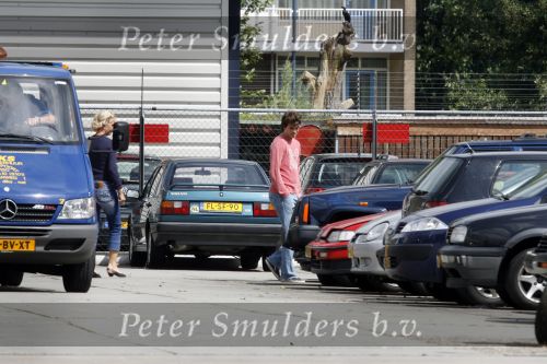 Amsterdam, 27 Juli 2007
Rick Brandsteder ging vandaag met zijn broer Robert Brandsteder en chauffeur Menno Kohler de auto van zijn moeder ophalen die hij afgelopen week met drank op in elkaar had gereden.
Na een nachtje cel mocht hij weer naar huis.
Foto Peter Smulders BV