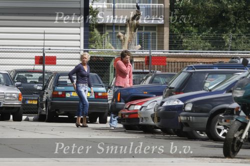 Amsterdam, 27 Juli 2007
Rick Brandsteder ging vandaag met zijn broer Robert Brandsteder en chauffeur Menno Kohler de auto van zijn moeder ophalen die hij afgelopen week met drank op in elkaar had gereden.
Na een nachtje cel mocht hij weer naar huis.
Foto Peter Smulders BV