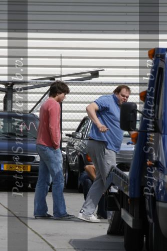 Amsterdam, 27 Juli 2007
Rick Brandsteder ging vandaag met zijn broer Robert Brandsteder en chauffeur Menno Kohler de auto van zijn moeder ophalen die hij afgelopen week met drank op in elkaar had gereden.
Na een nachtje cel mocht hij weer naar huis.
Foto Peter Smulders BV