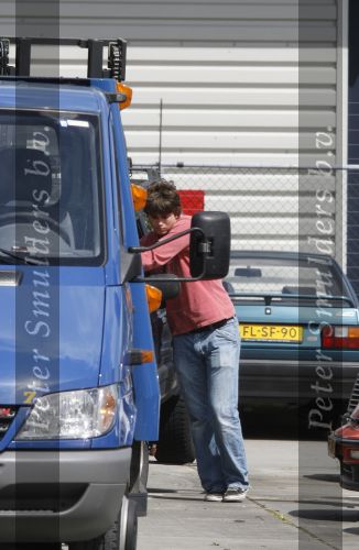 Amsterdam, 27 Juli 2007
Rick Brandsteder ging vandaag met zijn broer Robert Brandsteder en chauffeur Menno Kohler de auto van zijn moeder ophalen die hij afgelopen week met drank op in elkaar had gereden.
Na een nachtje cel mocht hij weer naar huis.
Foto Peter Smulders BV