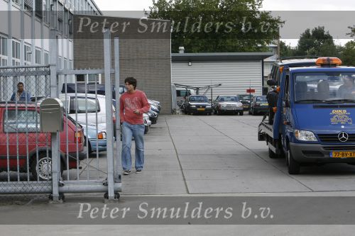 Amsterdam, 27 Juli 2007
Rick Brandsteder ging vandaag met zijn broer Robert Brandsteder en chauffeur Menno Kohler de auto van zijn moeder ophalen die hij afgelopen week met drank op in elkaar had gereden.
Na een nachtje cel mocht hij weer naar huis.
Foto Peter Smulders BV