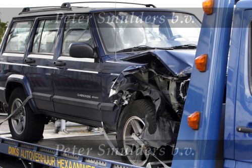 Amsterdam, 27 Juli 2007
Rick Brandsteder ging vandaag met zijn broer Robert Brandsteder en chauffeur Menno Kohler de auto van zijn moeder ophalen die hij afgelopen week met drank op in elkaar had gereden.
Na een nachtje cel mocht hij weer naar huis.
Foto Peter Smulders BV