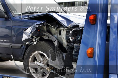 Amsterdam, 27 Juli 2007
Rick Brandsteder ging vandaag met zijn broer Robert Brandsteder en chauffeur Menno Kohler de auto van zijn moeder ophalen die hij afgelopen week met drank op in elkaar had gereden.
Na een nachtje cel mocht hij weer naar huis.
Foto Peter Smulders BV
