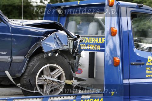 Amsterdam, 27 Juli 2007
Rick Brandsteder ging vandaag met zijn broer Robert Brandsteder en chauffeur Menno Kohler de auto van zijn moeder ophalen die hij afgelopen week met drank op in elkaar had gereden.
Na een nachtje cel mocht hij weer naar huis.
Foto Peter Smulders BV