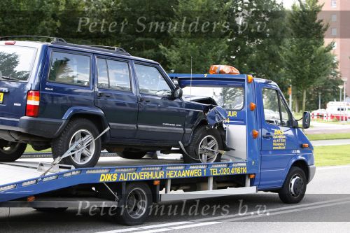Amsterdam, 27 Juli 2007
Rick Brandsteder ging vandaag met zijn broer Robert Brandsteder en chauffeur Menno Kohler de auto van zijn moeder ophalen die hij afgelopen week met drank op in elkaar had gereden.
Na een nachtje cel mocht hij weer naar huis.
Foto Peter Smulders BV