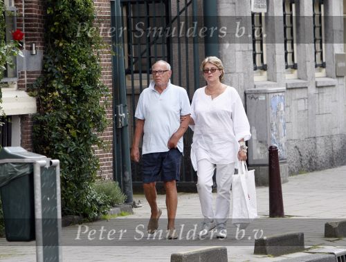 Amsterdam 6 augustus 2007
Rijk de Gooyer en zijn vriendin Nel wandelen door Amsterdam.