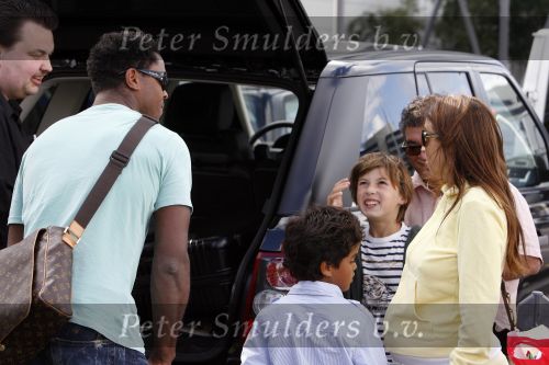 Schiphol 29 juli 2007
Patrick Kluivert en zij zwangere vriendin Rossana Lima komen terug met hun kinderen van vakantie op ibiza.